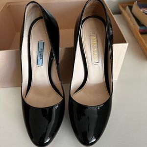 Prada - patent leather pumps size 7